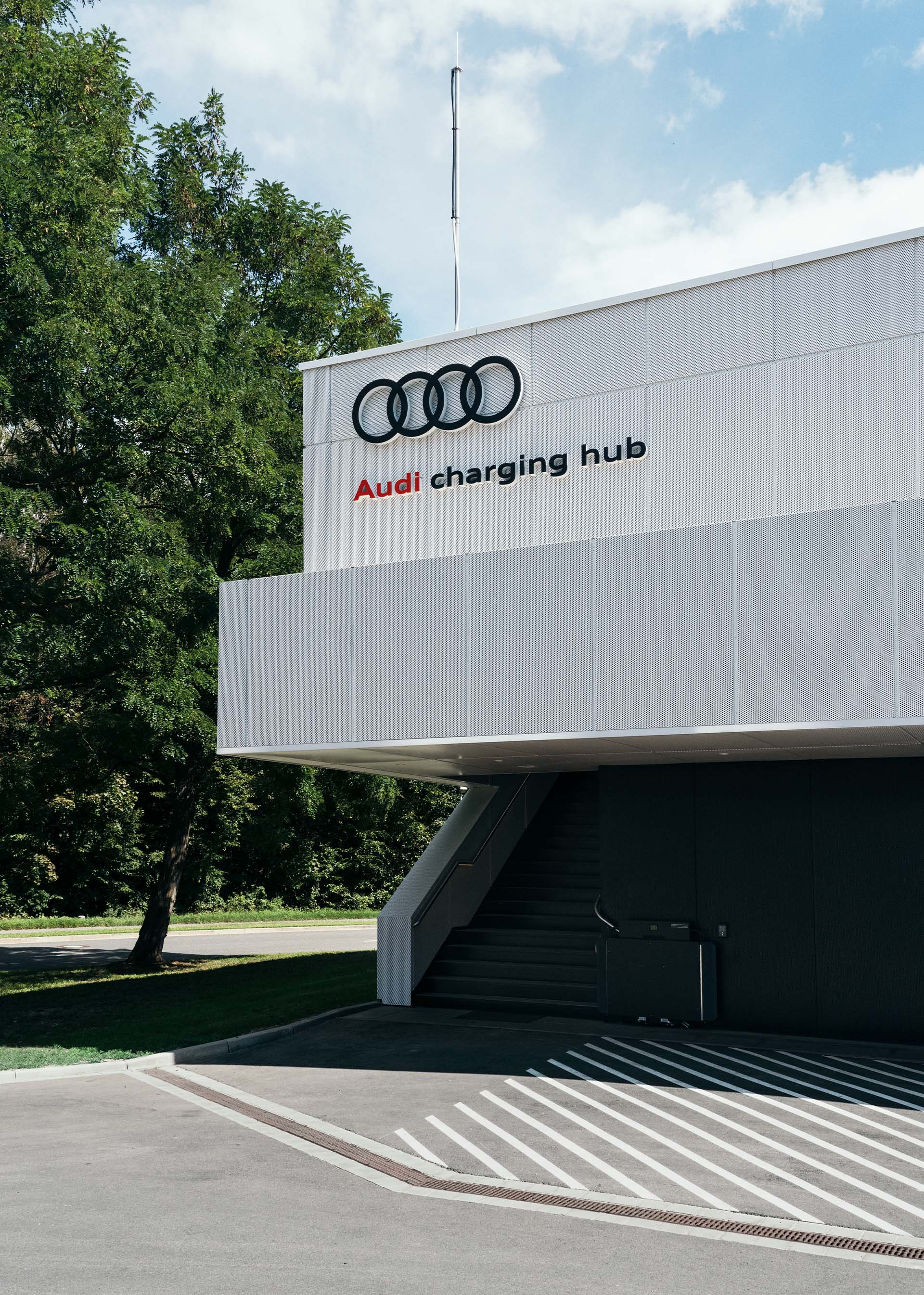Area di ingresso dell'hub di ricarica Audi a Norimberga.