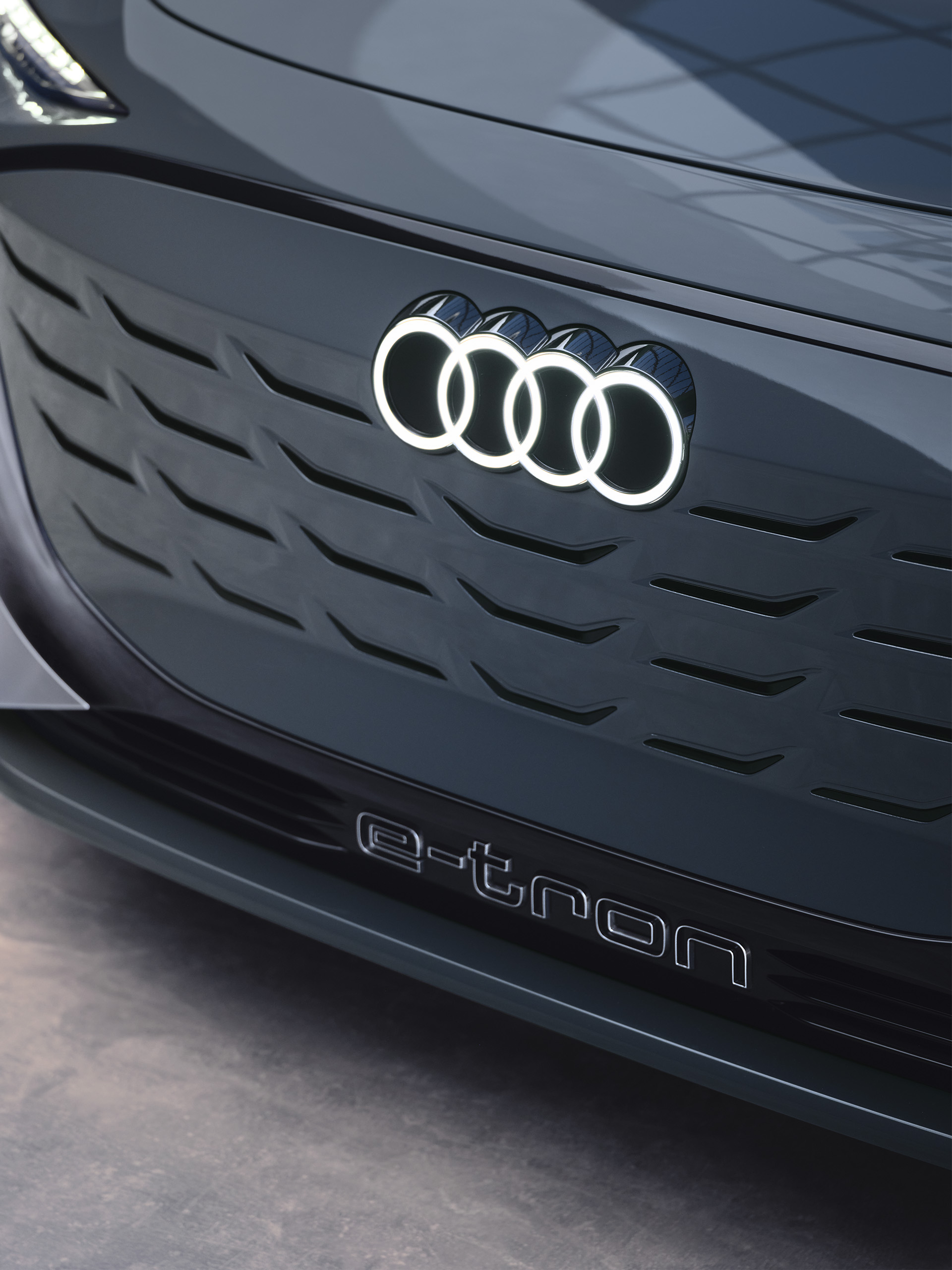 Nahaufnahme der Singleframes des Audi A6 Avant e-tron concept.