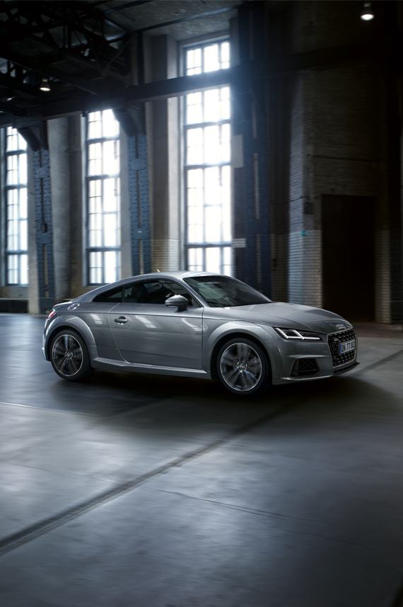 Vue latérale dynamique de l’Audi TT Coupé